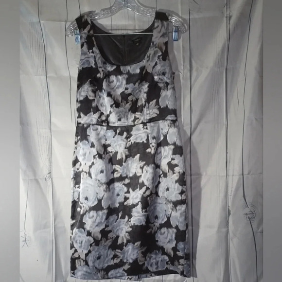Ann Taylor Dresses & Skirts - Ann Taylor floral sleveeless dress